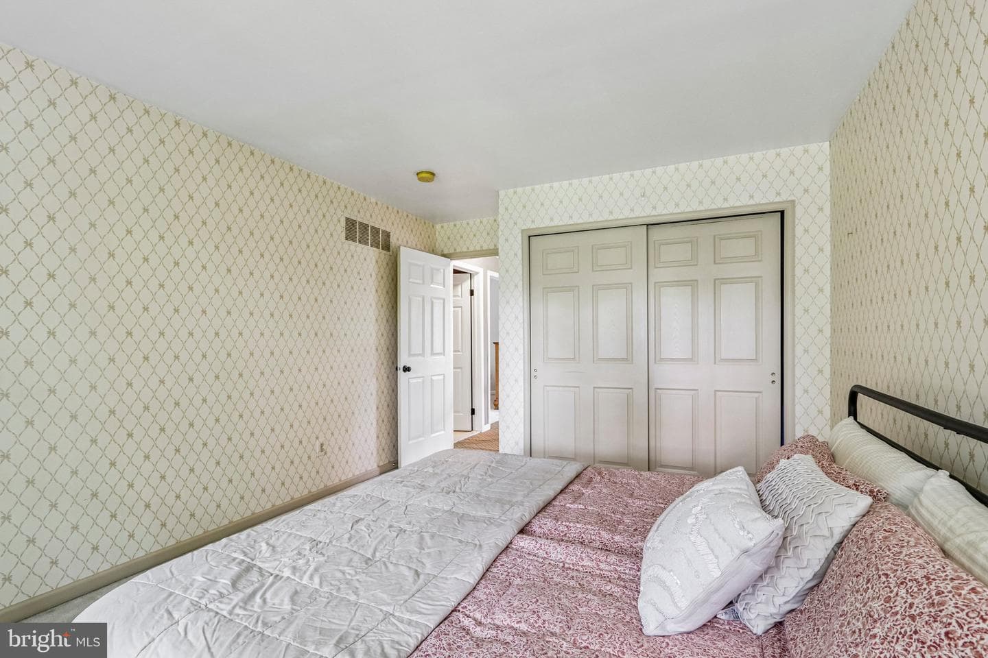 1044 Glendevon Drive photo 30