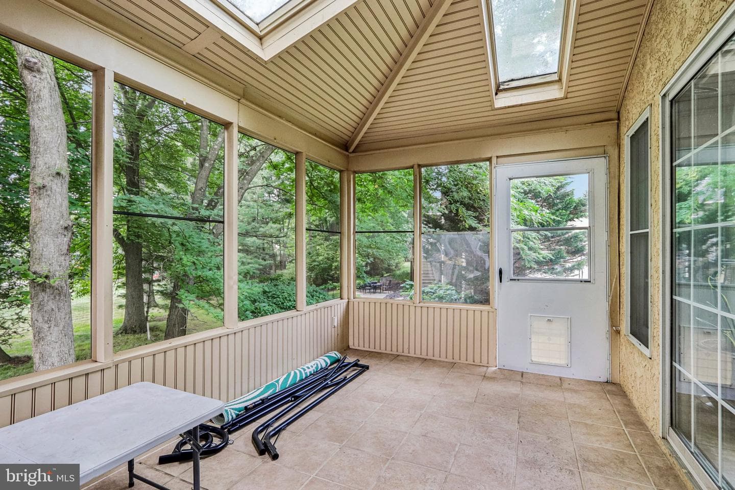1044 Glendevon Drive photo 42