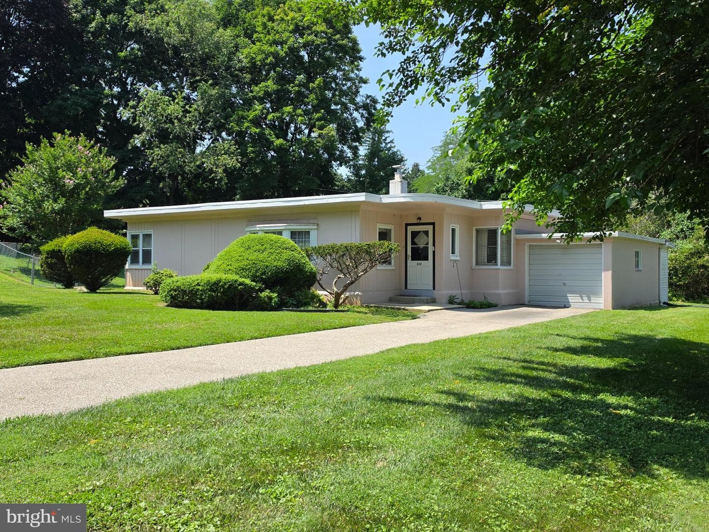 8202 Gladstone Road photo 2