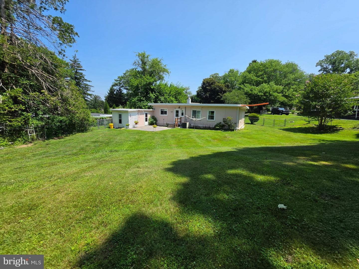 8202 Gladstone Road photo 3