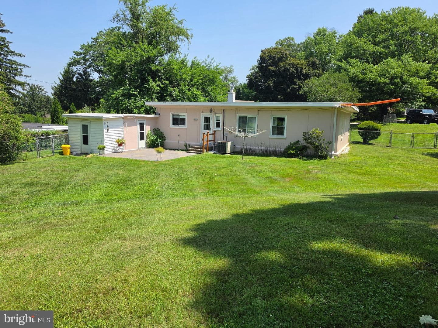8202 Gladstone Road photo 4