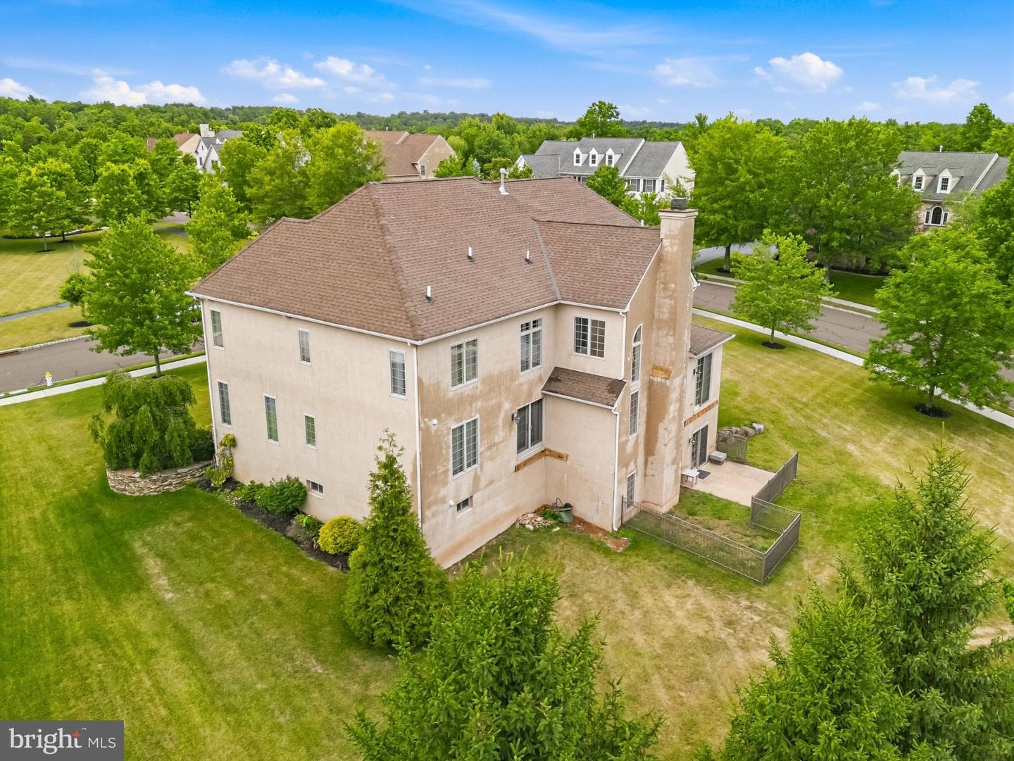 587 Woodview Lane photo 4