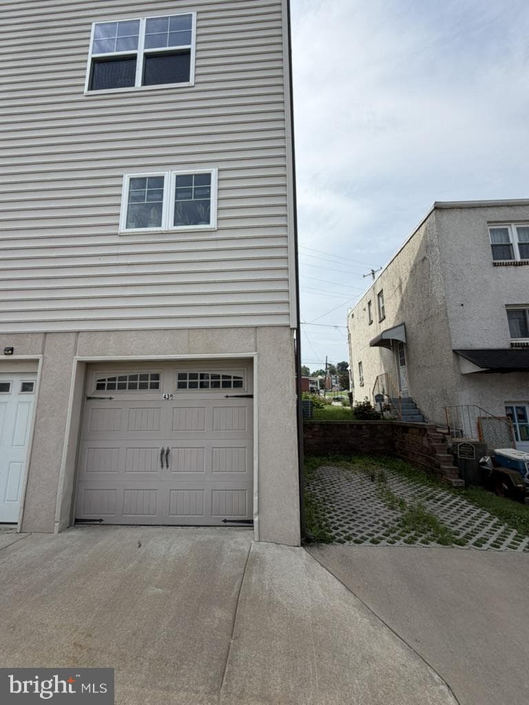 439 Ford Street photo 3
