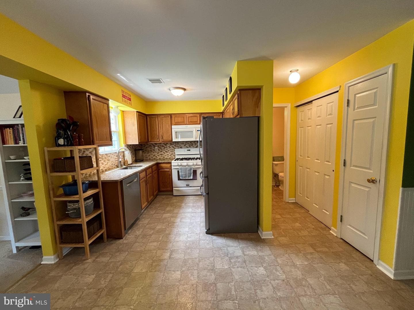 224 E Summit Street photo 3