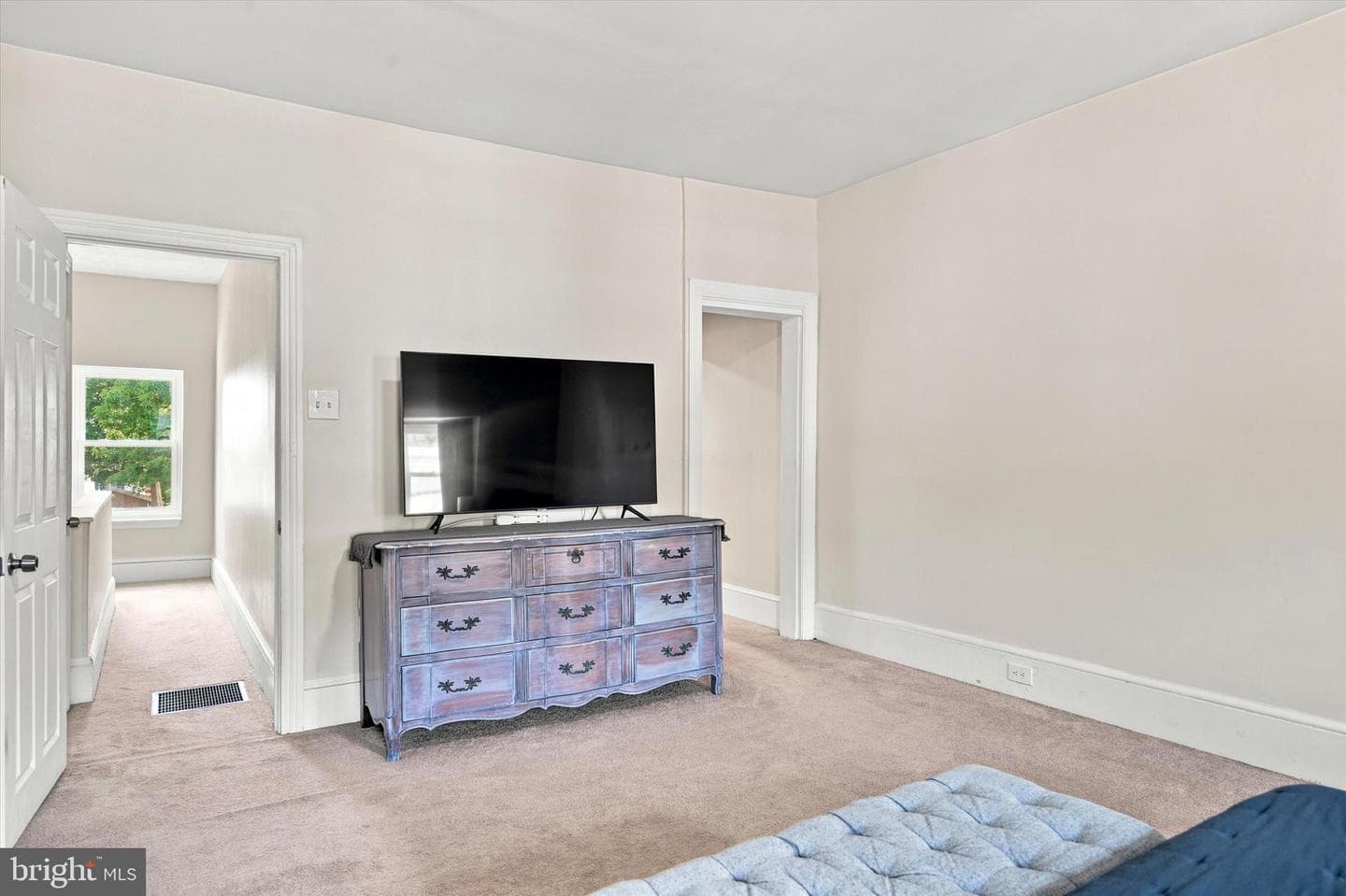 644 Chestnut Street photo 17