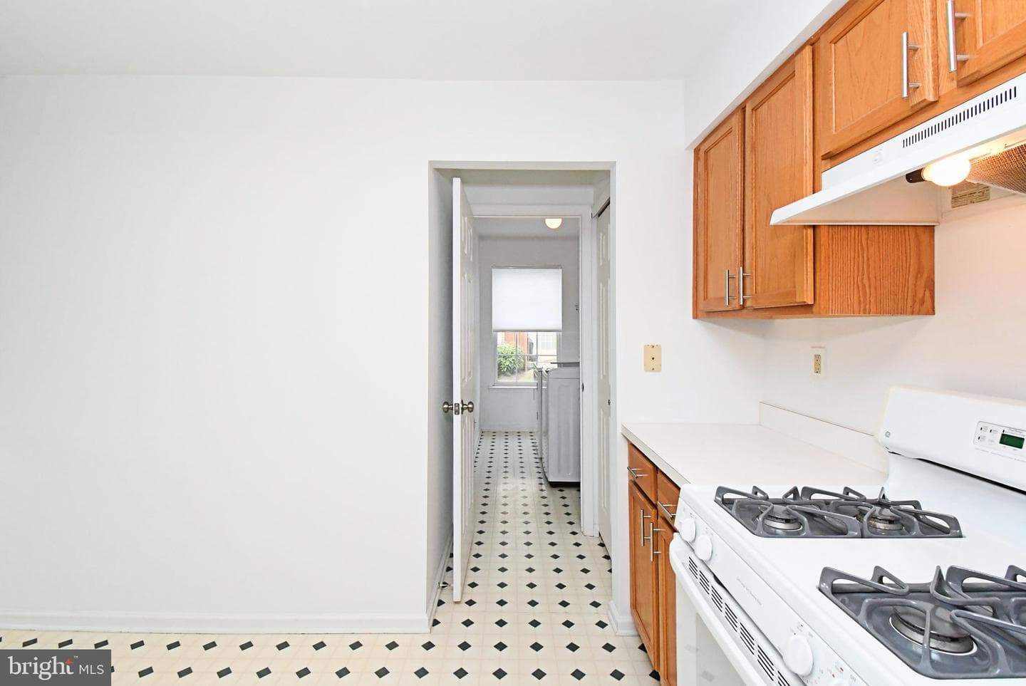 716 Thornhill Drive photo 18