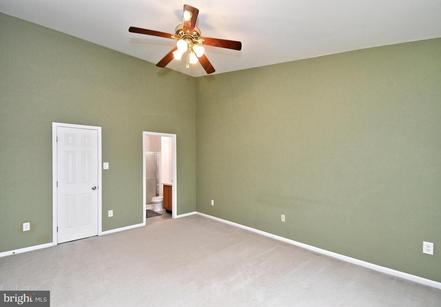716 Thornhill Drive photo 22