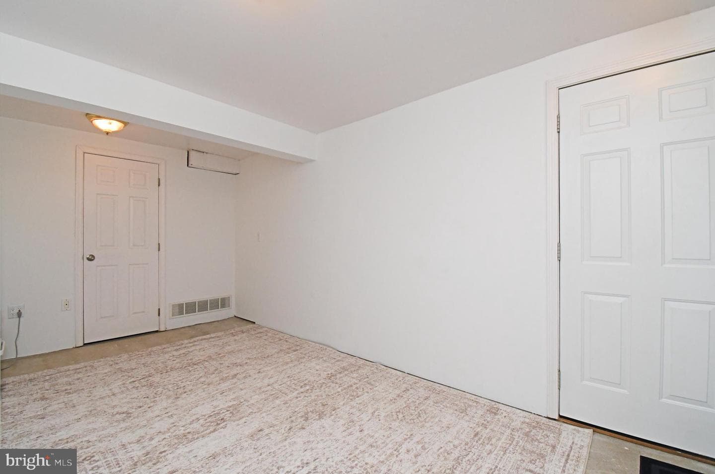 716 Thornhill Drive photo 36
