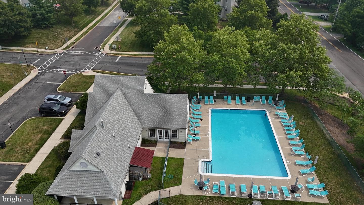 716 Thornhill Drive photo 46