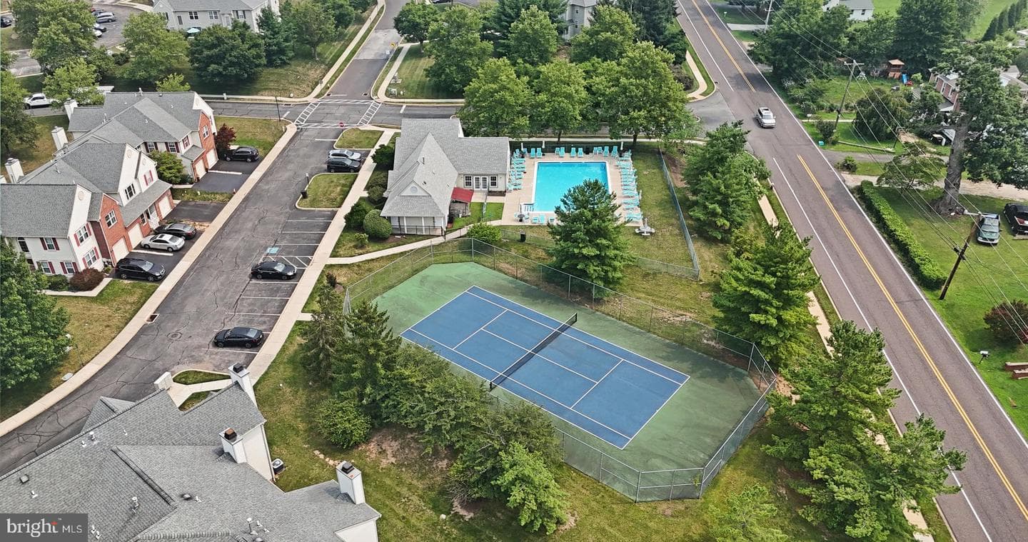 716 Thornhill Drive photo 48