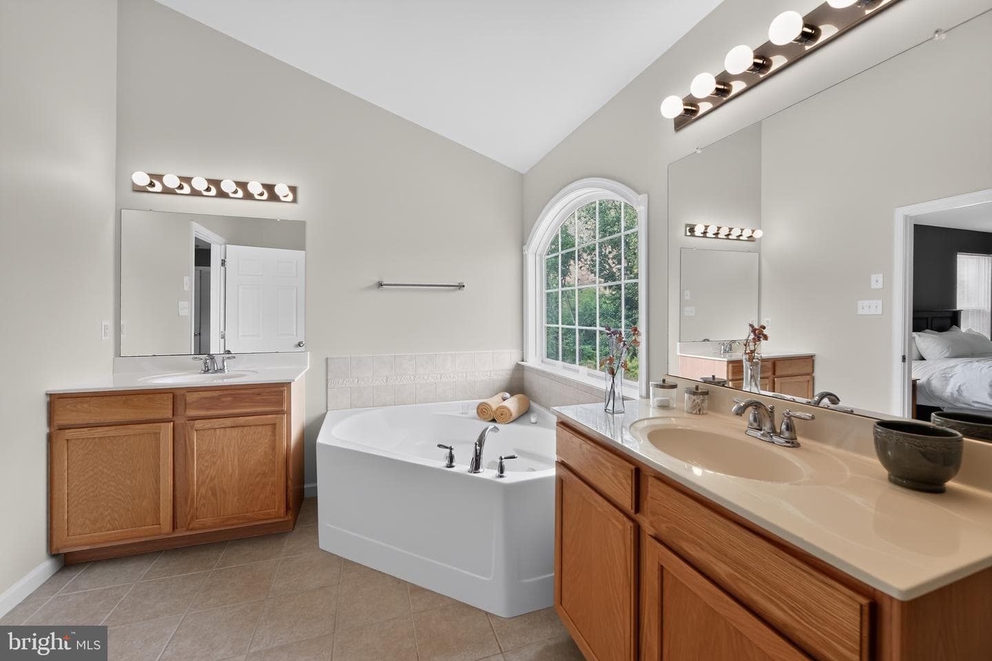 1100 Autumnview Lane photo 32