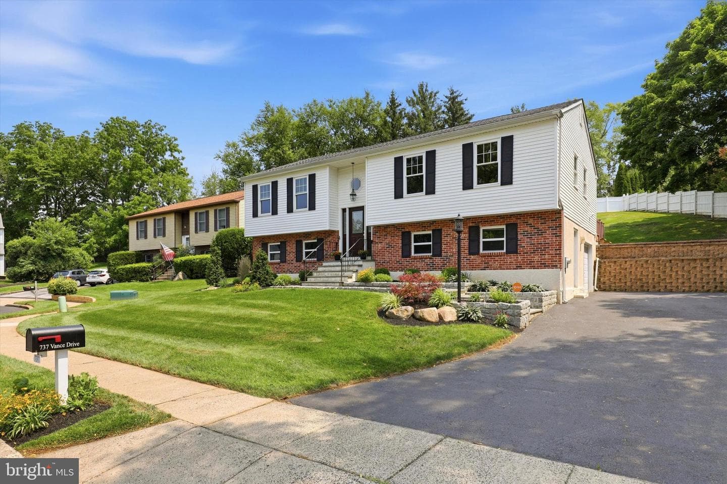 737 Vance Drive photo 4