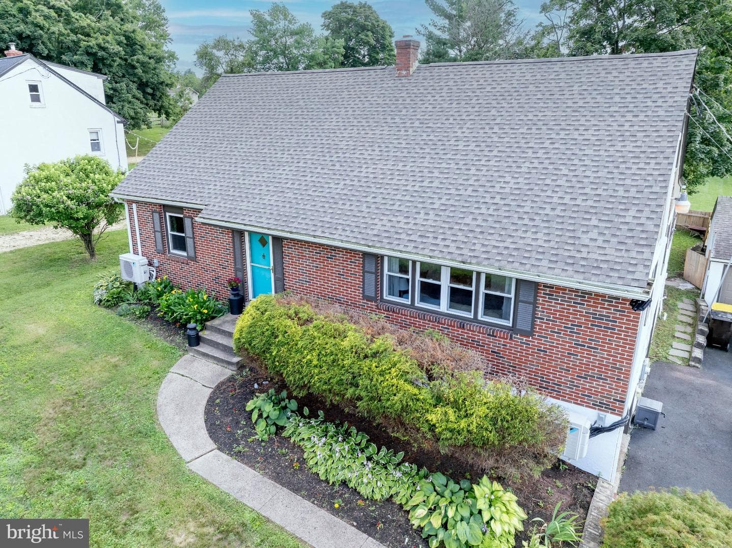 882 Allentown photo 3