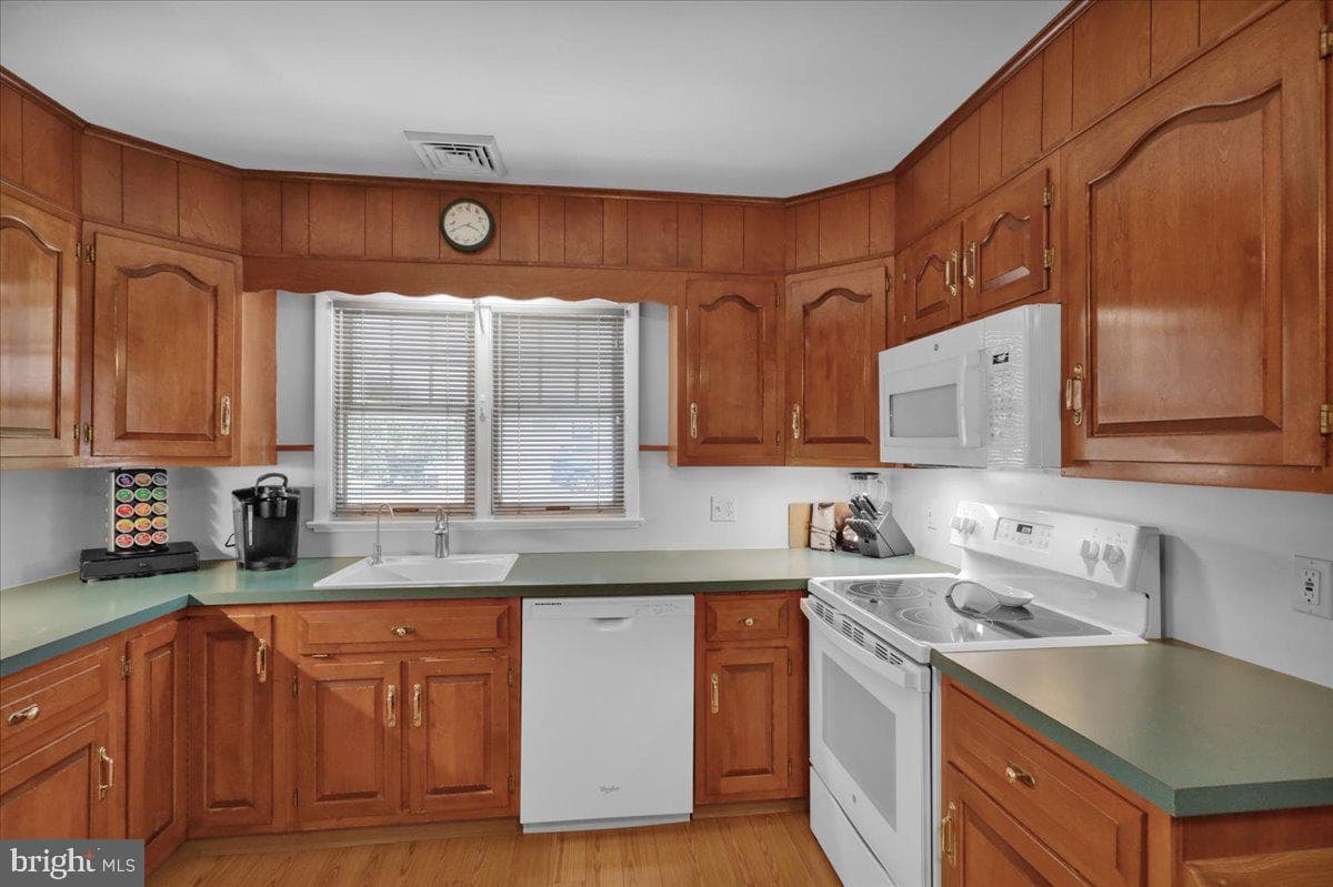 1063 Hale Street photo 13