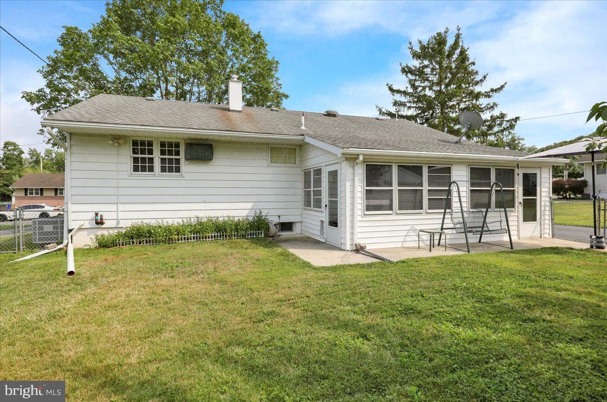 1063 Hale Street photo 6