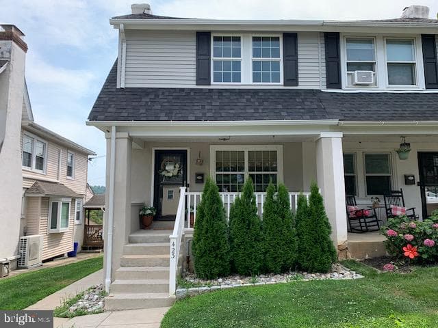 423 E Tenth Avenue photo 1