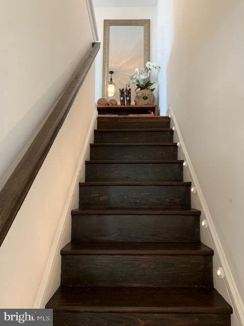 423 E Tenth Avenue photo 17