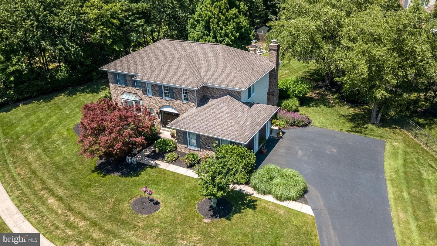 582 Weikel Road photo 2
