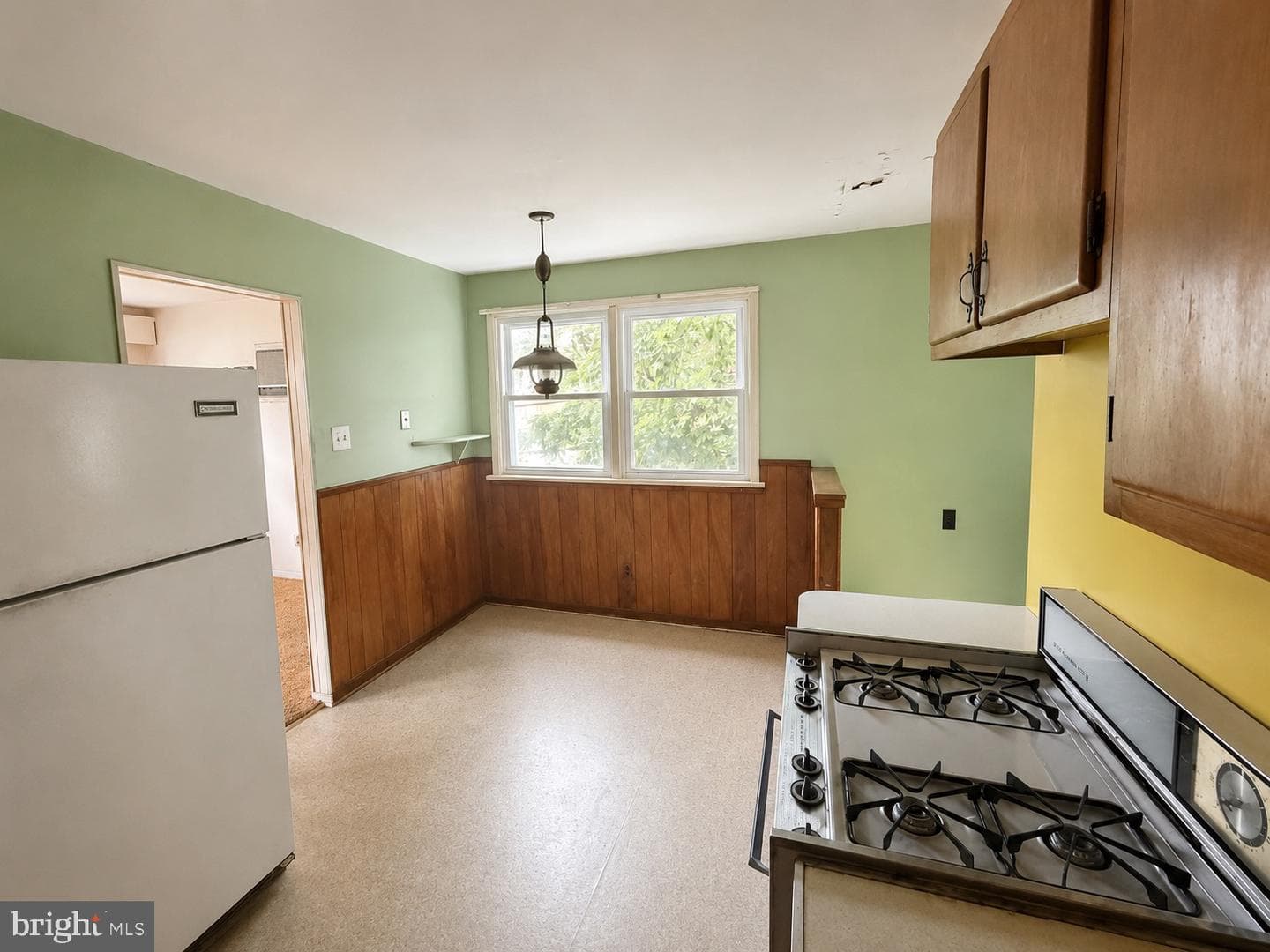 210 Fern Avenue photo 9