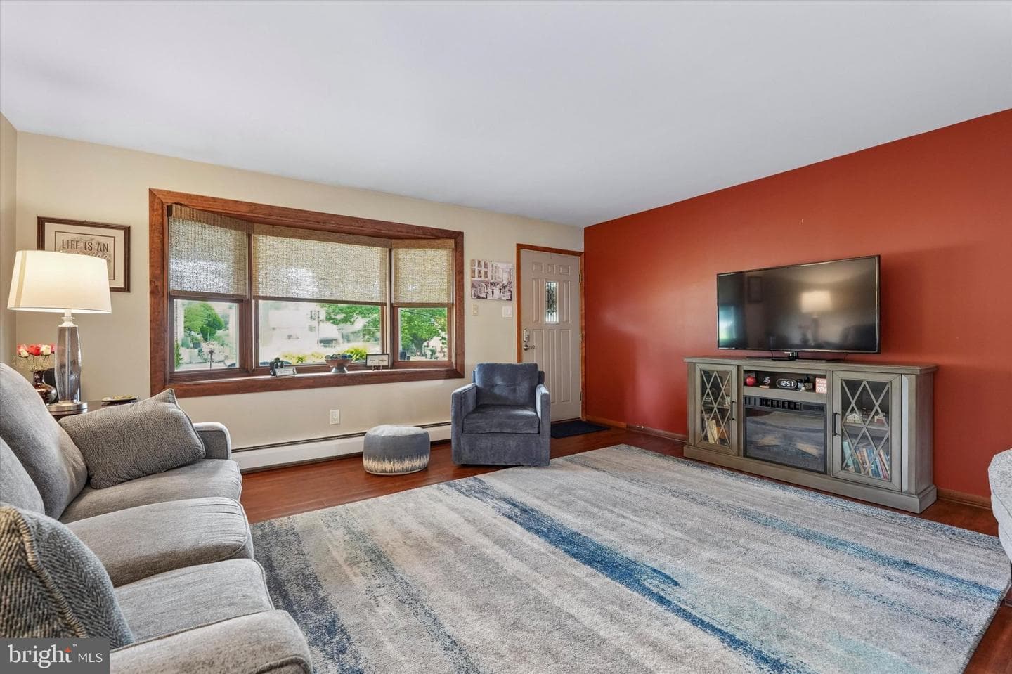 906 H Avenue photo 4