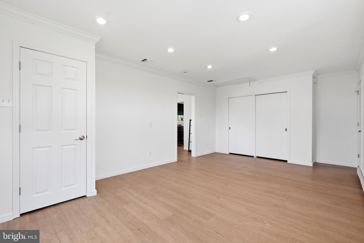 707 Forrest Avenue photo 38