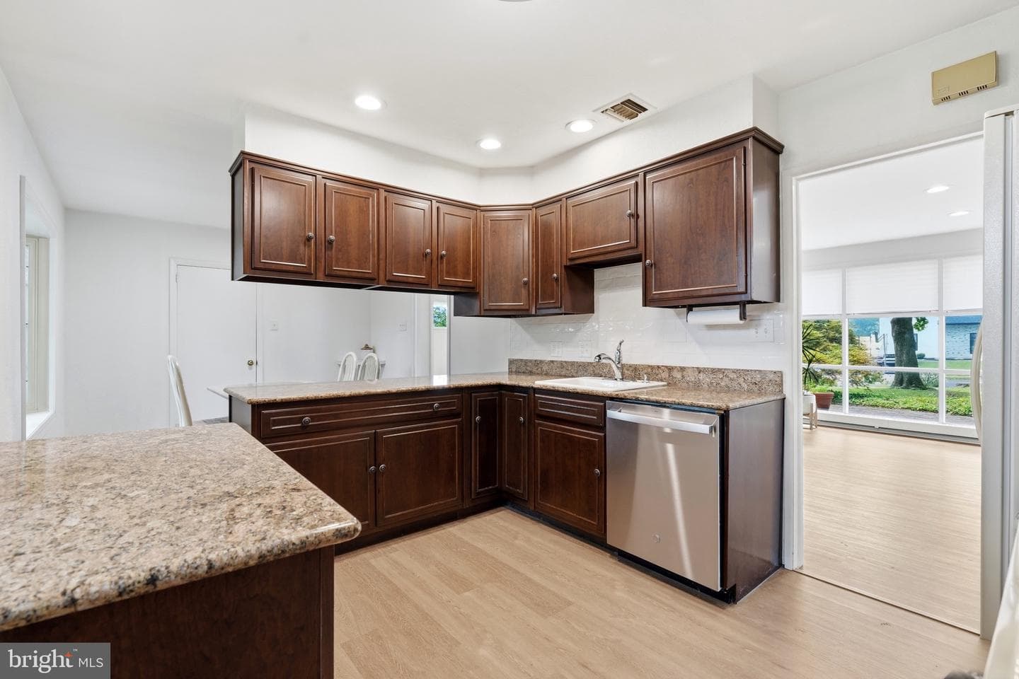 707 Forrest Avenue photo 45