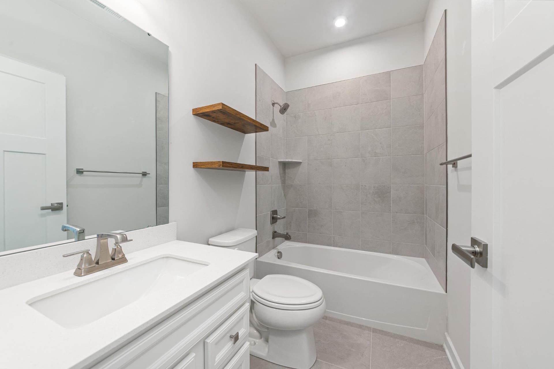 82 Hunters Drive photo 26