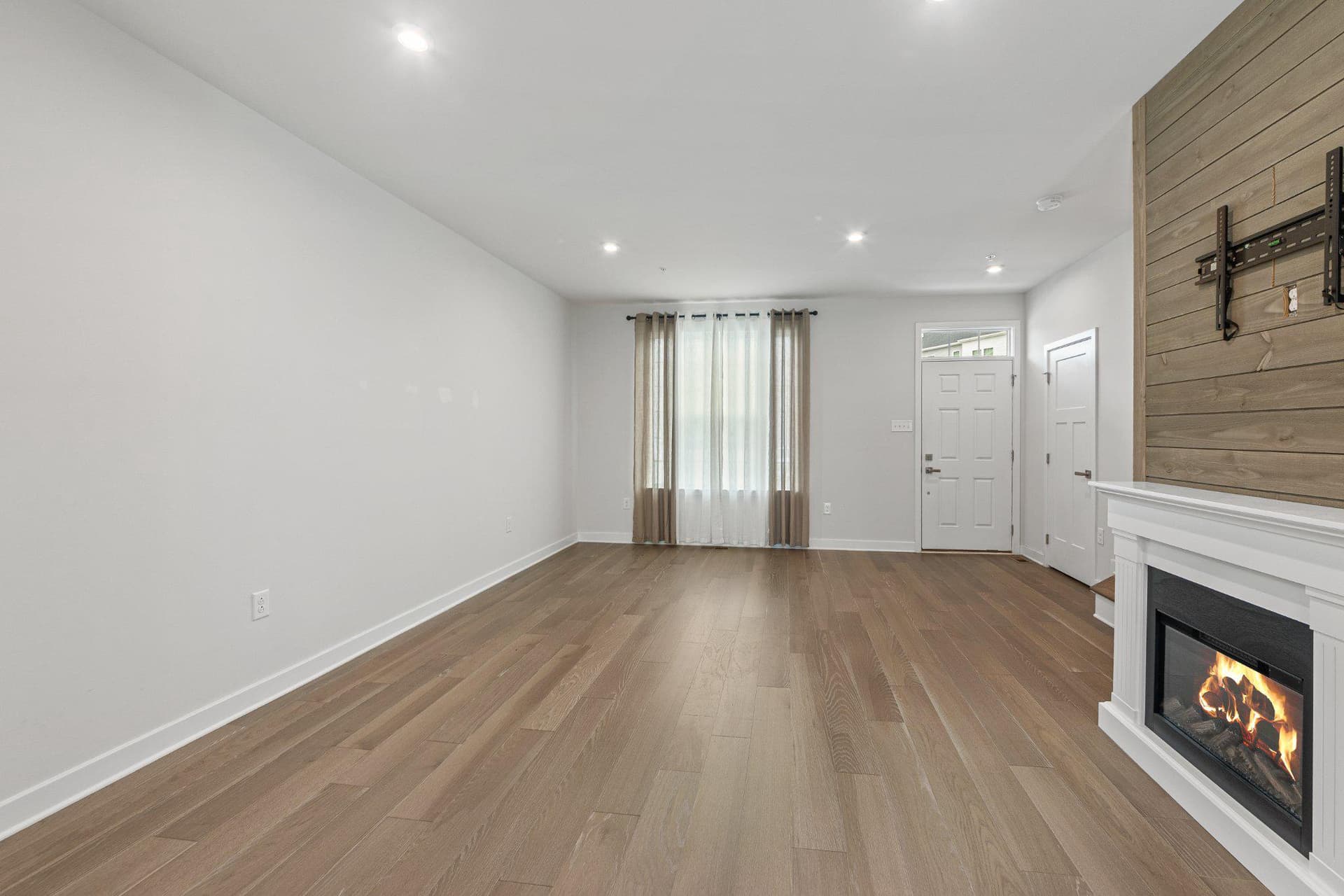 82 Hunters Drive photo 3