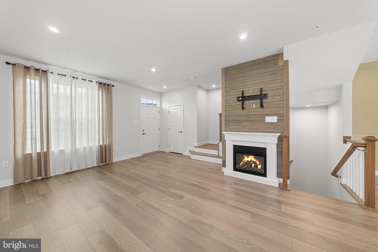 82 Hunters Drive photo 4