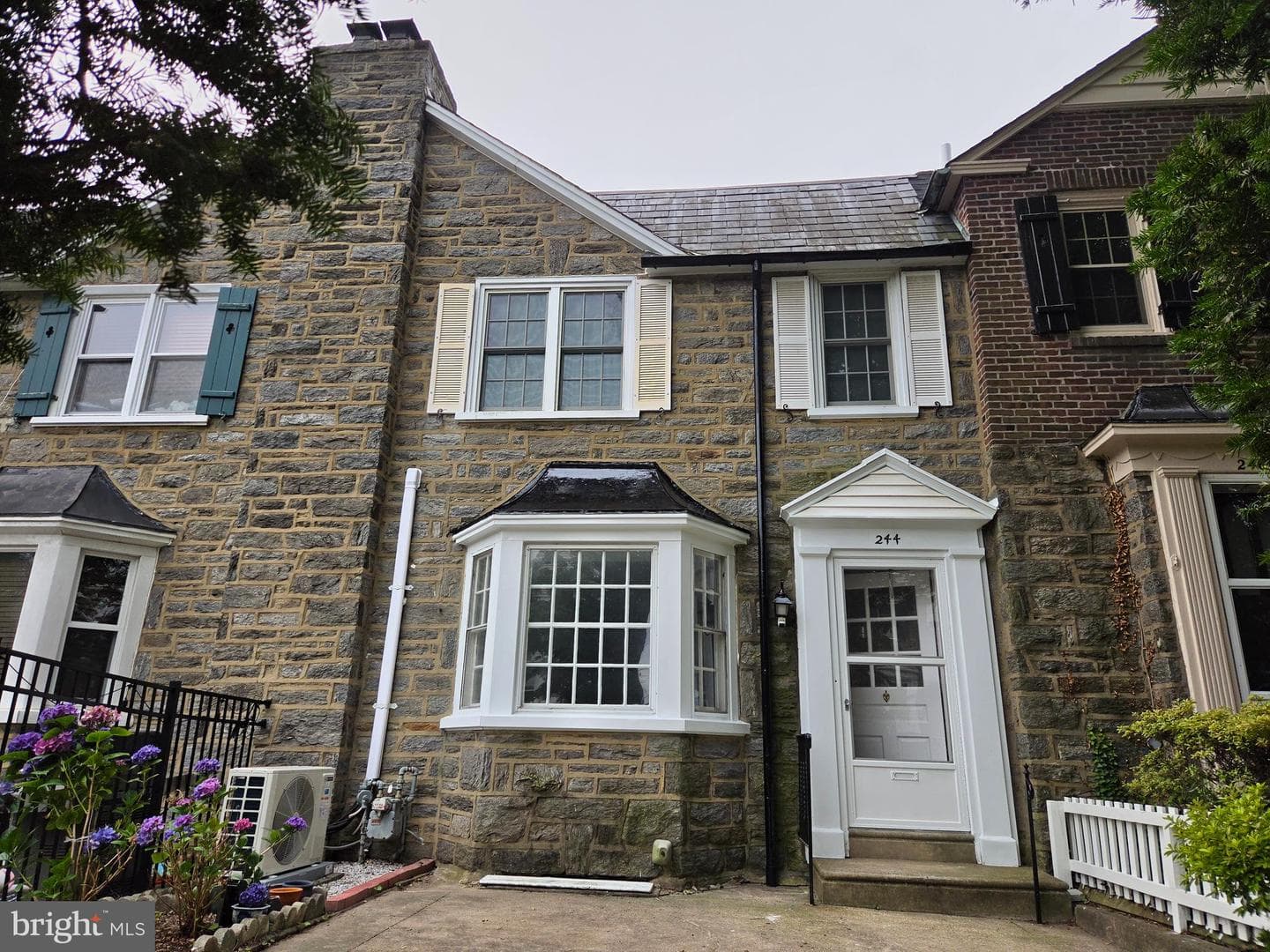 244 Stoneway Lane photo 1