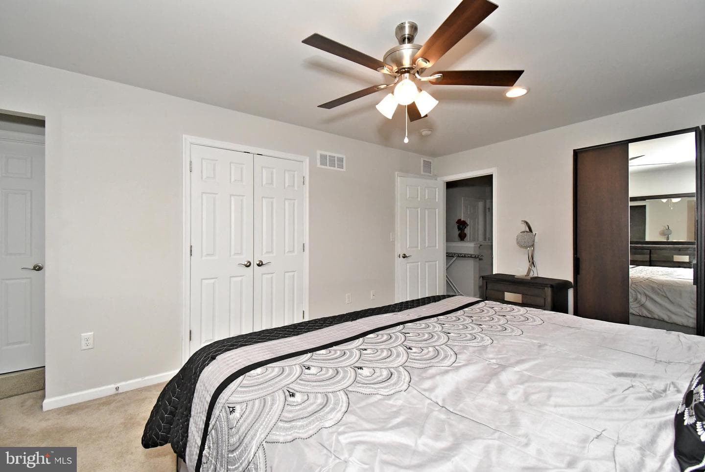 245 Sumner Court photo 31