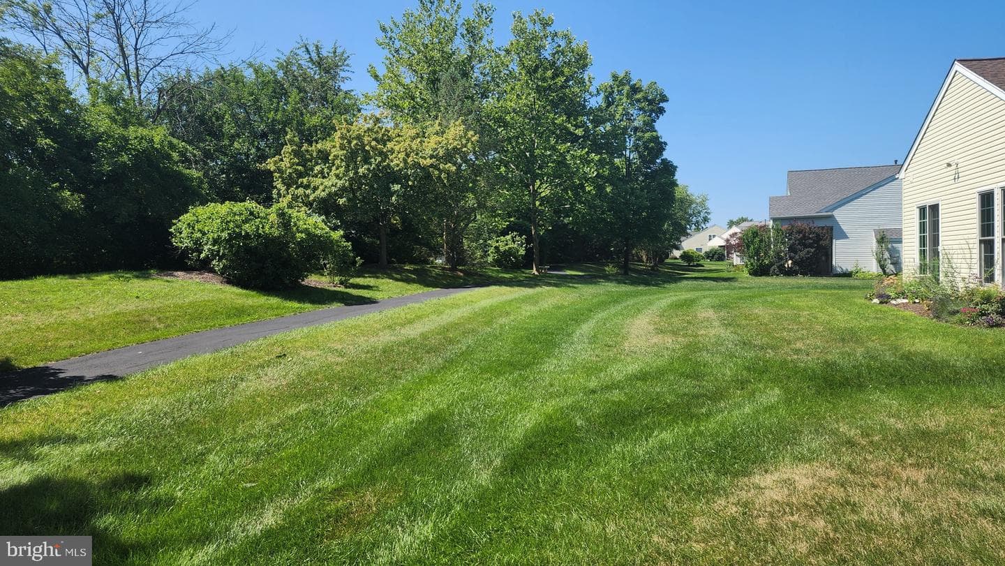 734 Twining Way photo 4