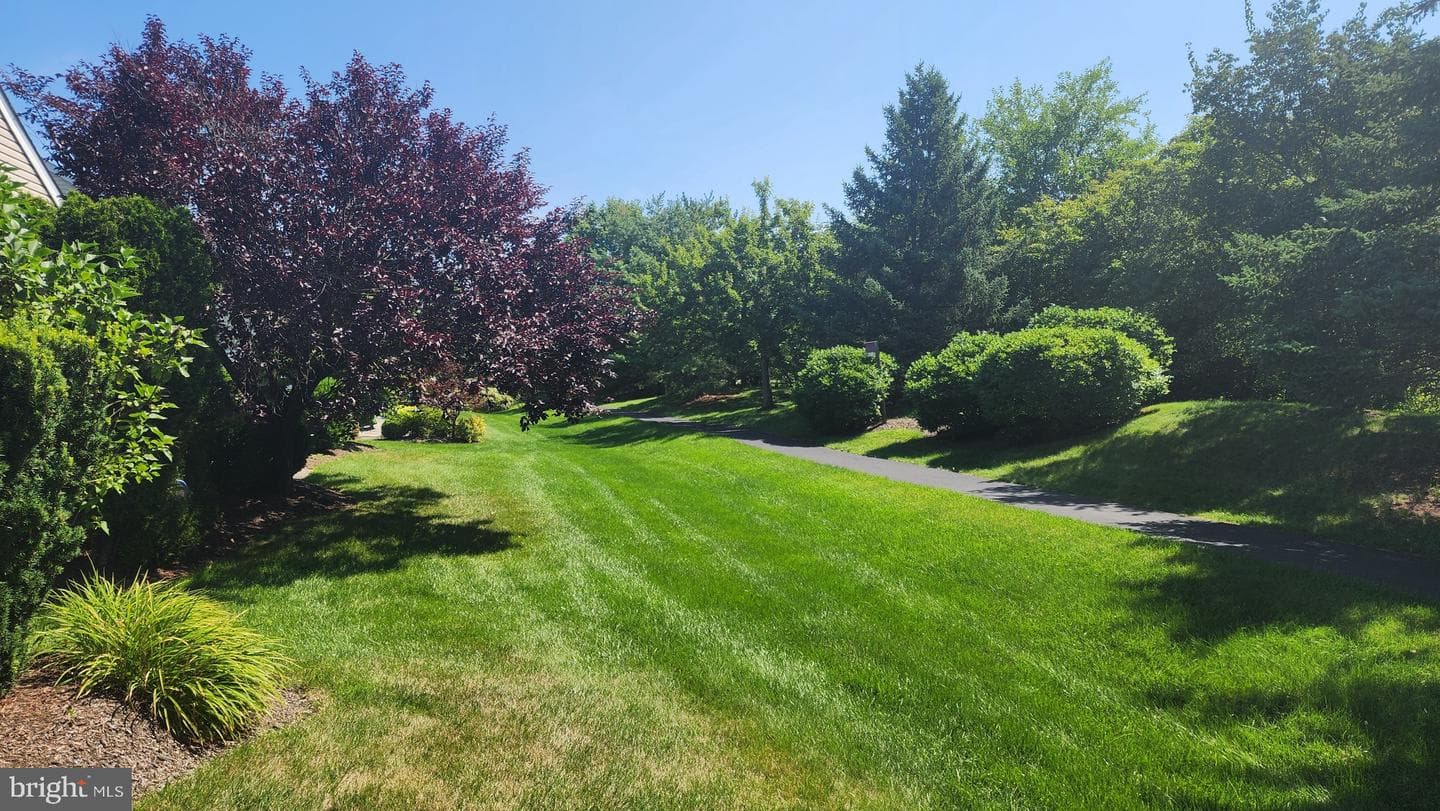 734 Twining Way photo 5