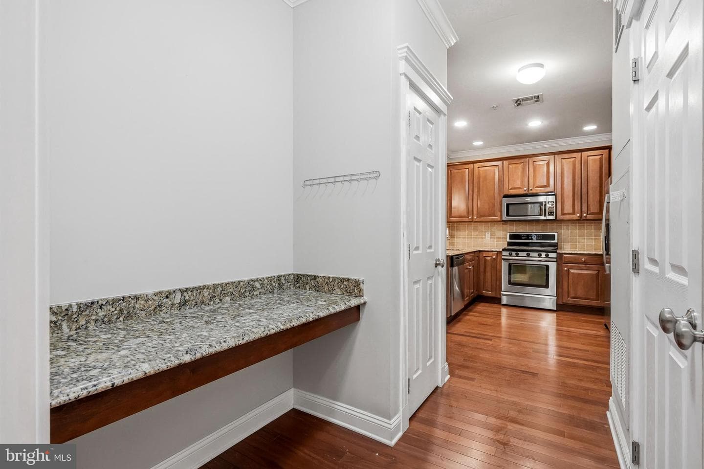 300 W Elm Street #2129 photo 17