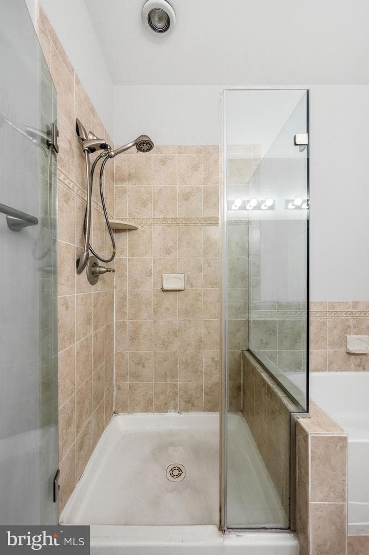 300 W Elm Street #2129 photo 28