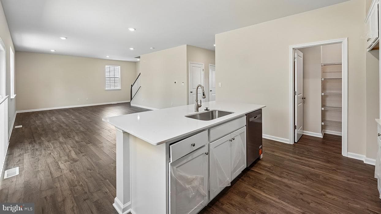 3043 Martha Way photo 7