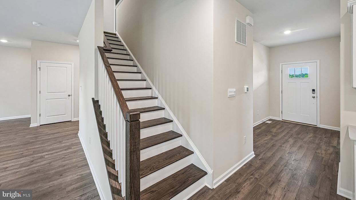 3049 Martha Way photo 4