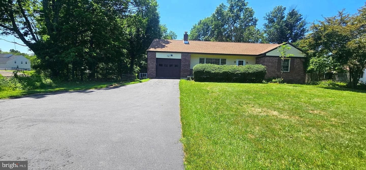2247 E Orvilla Road, Hatfield
