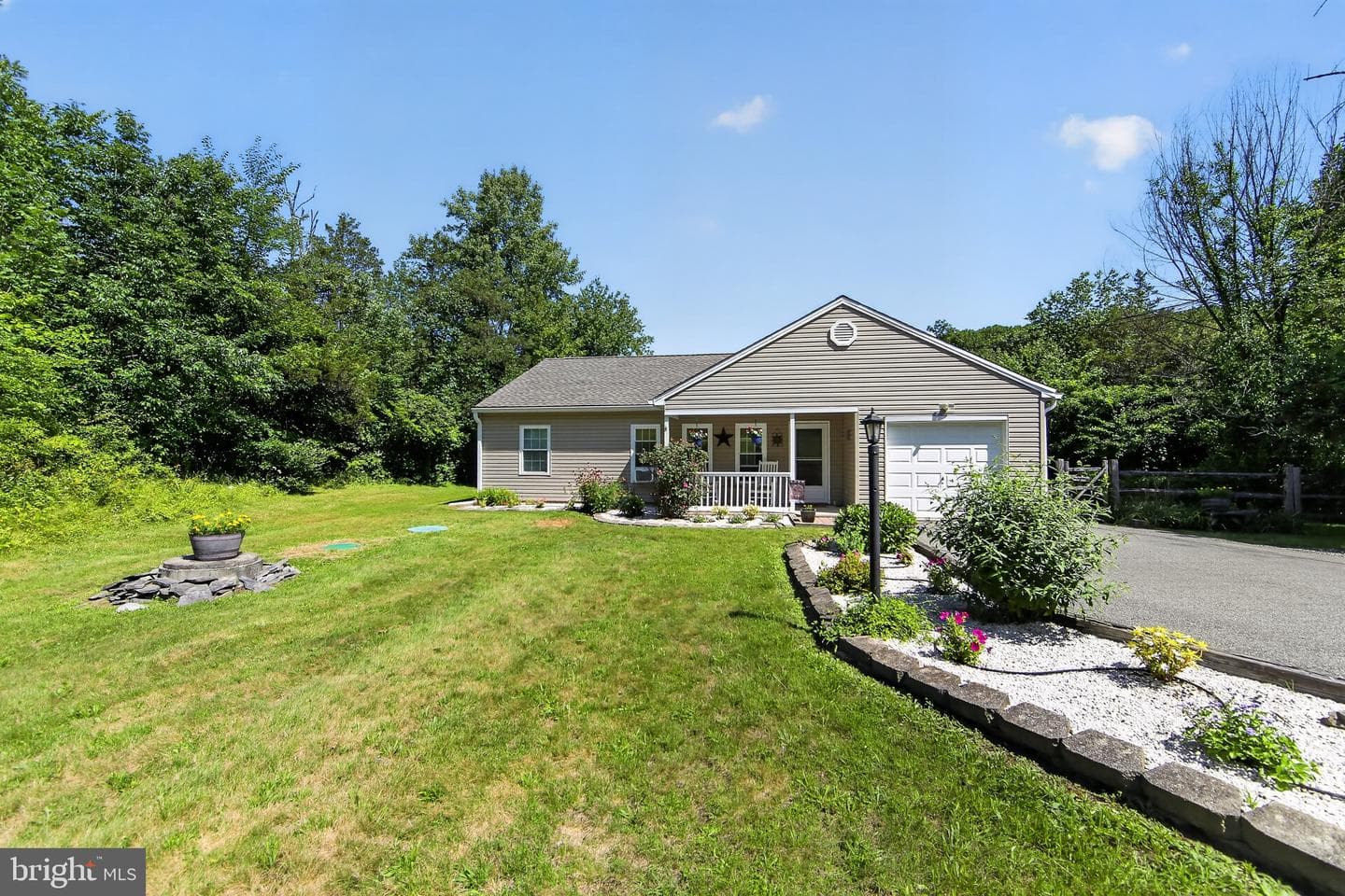 233 Snyder Road photo 1