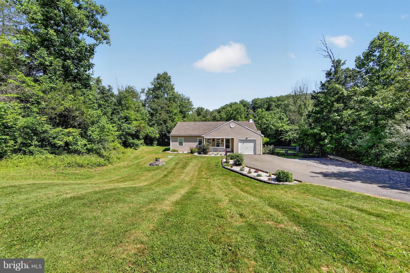 233 Snyder Road photo 3