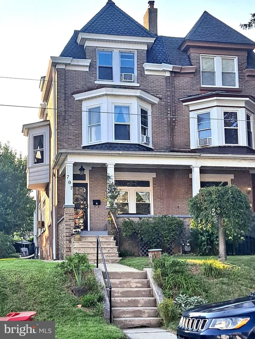 707 Stanbridge Street photo 3