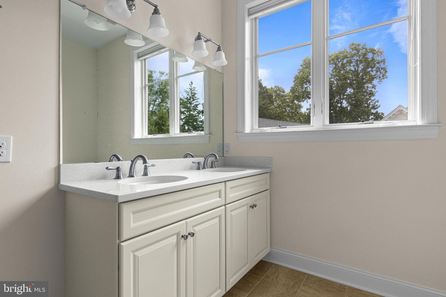 114 E Athens Avenue #2 photo 27