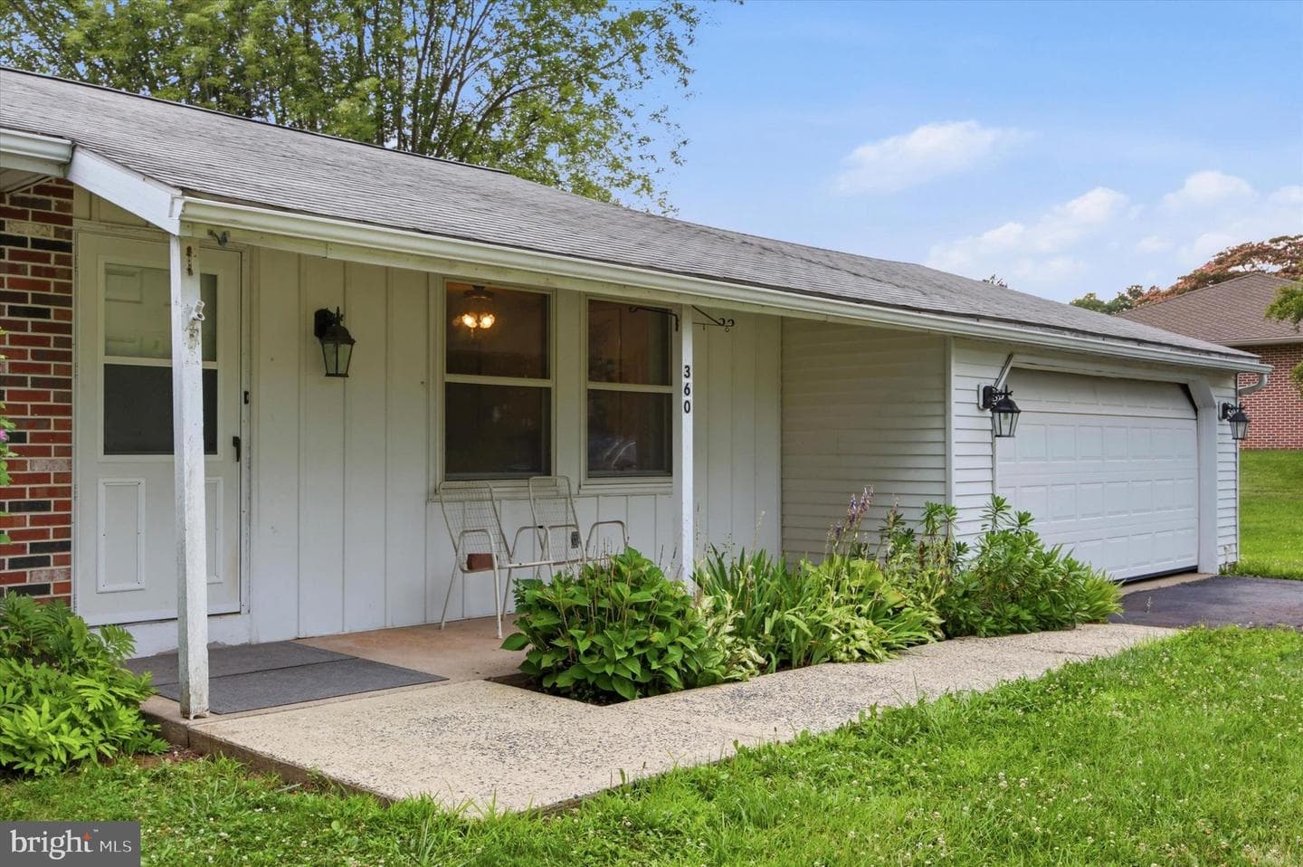 360 Oak Drive photo 2