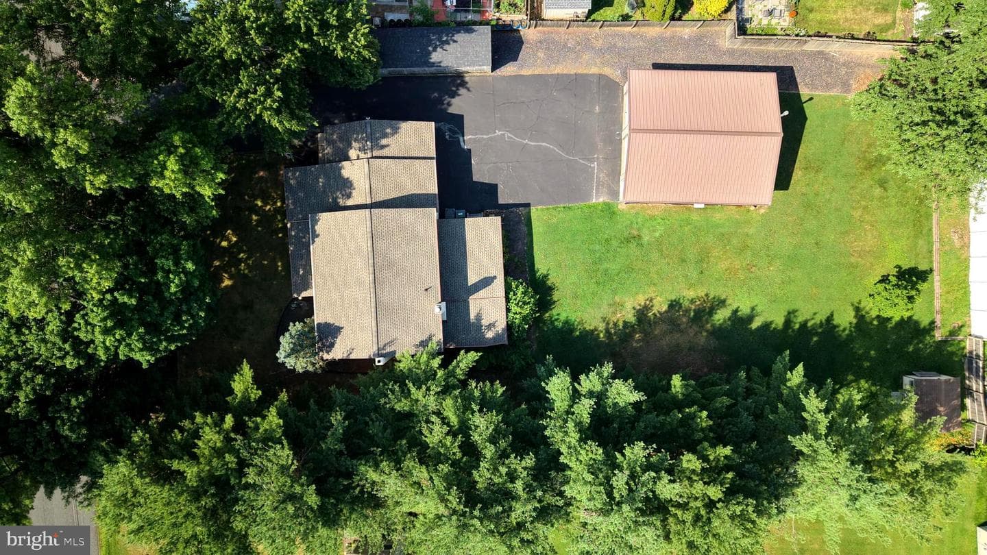 571 Township Line Road photo 3