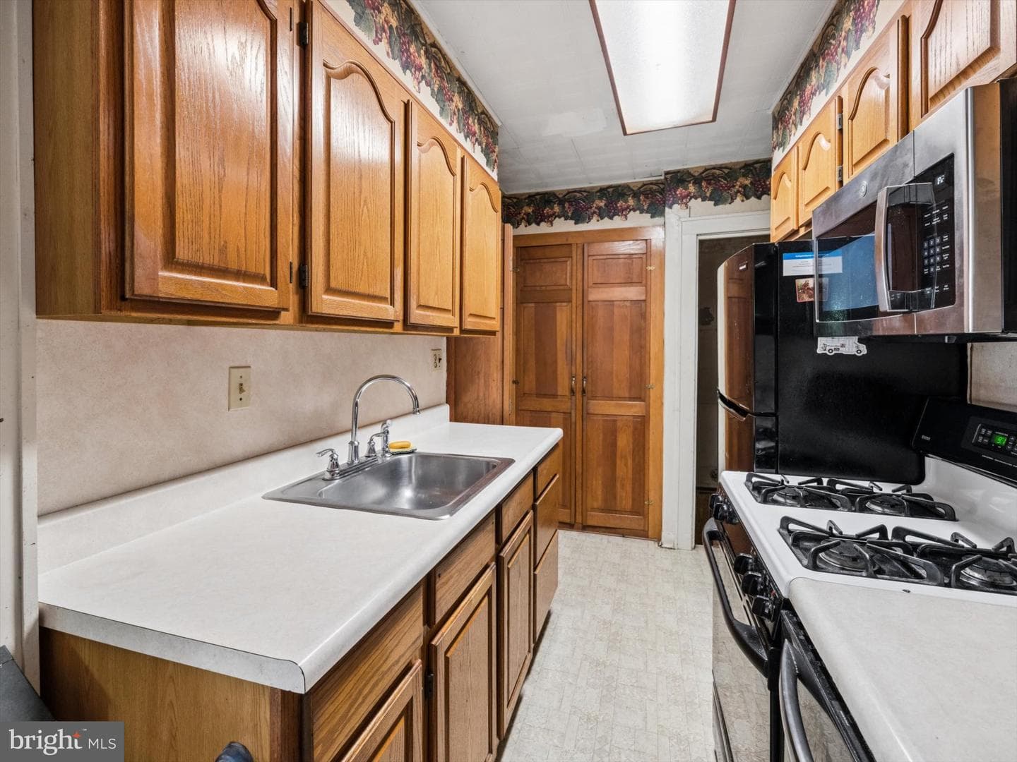 2455 Ardsley Avenue photo 21