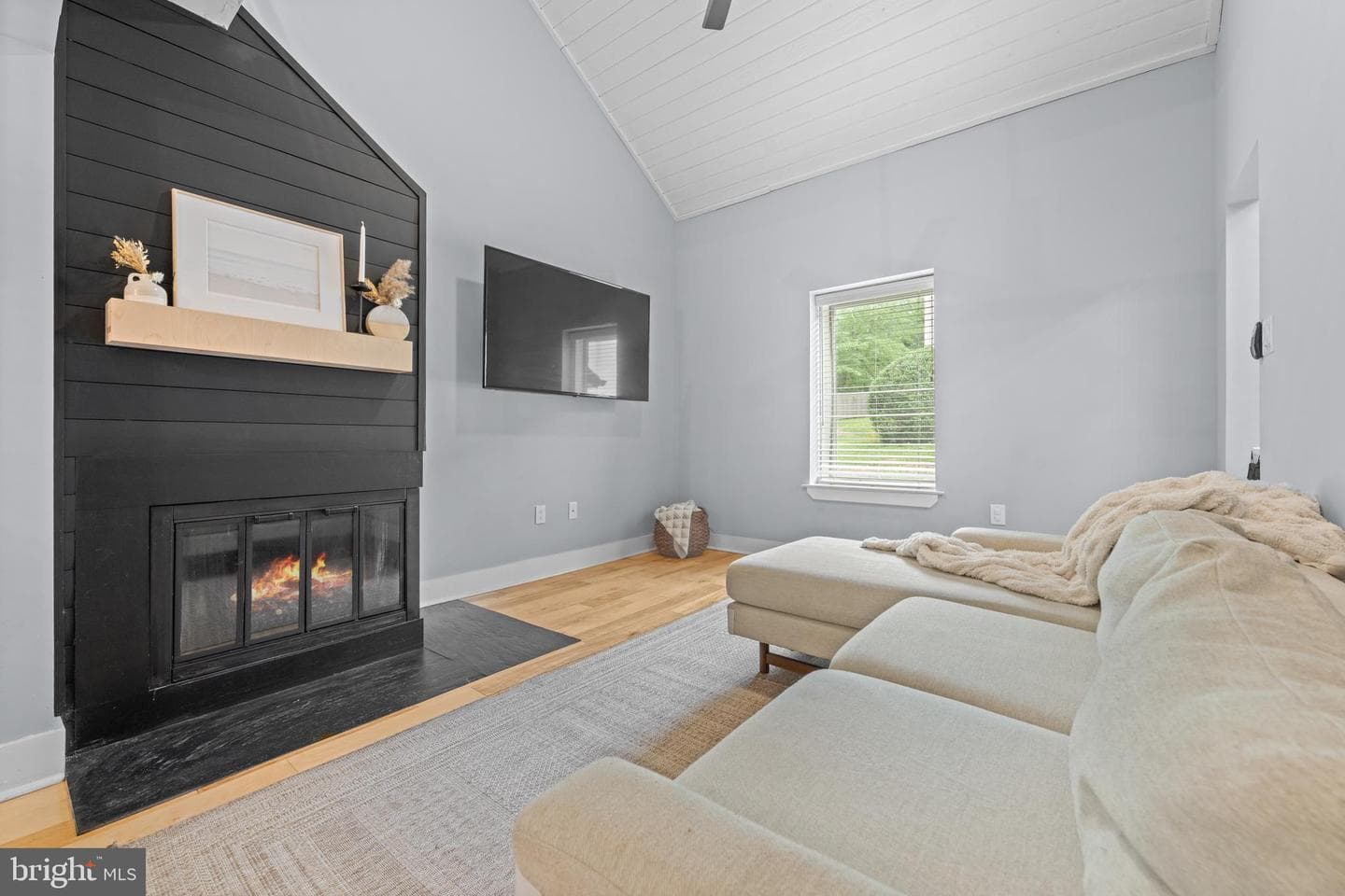 142 Pinecrest Drive photo 3