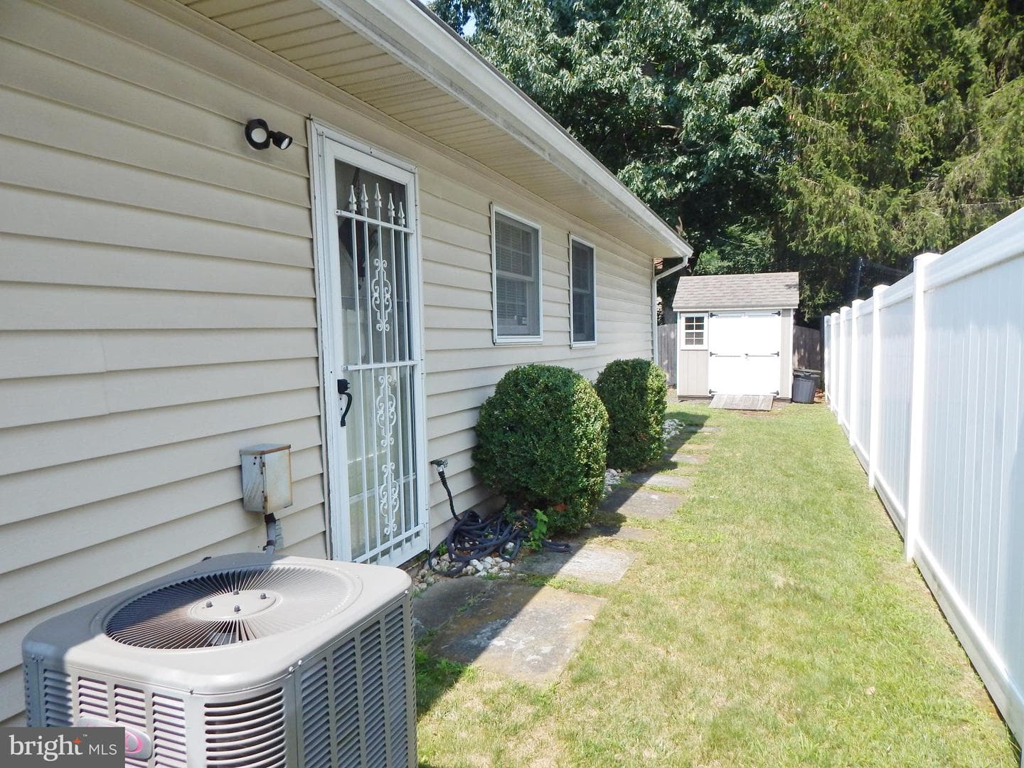 128 Runner St photo 17