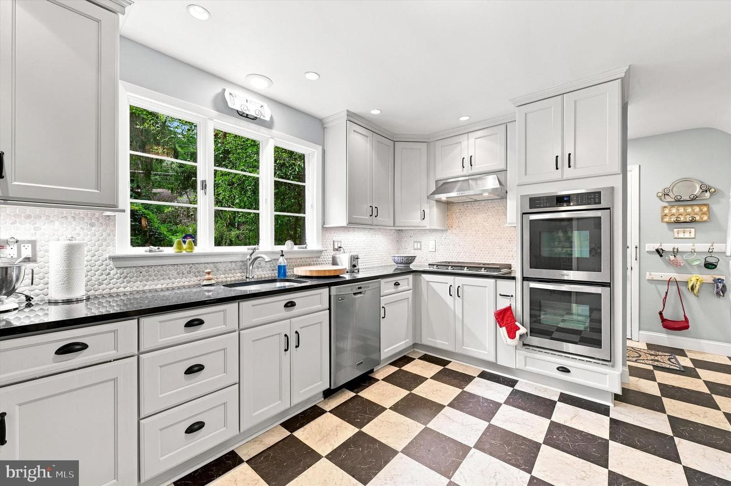 200 Ladbroke Road photo 10