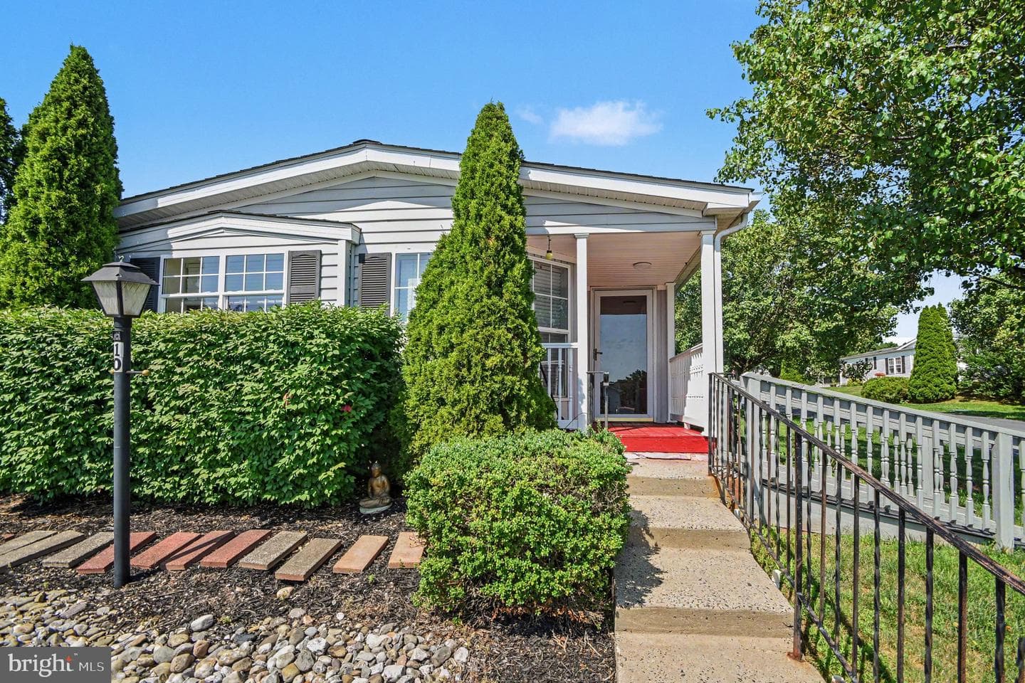 10 Juniper Court W photo 1