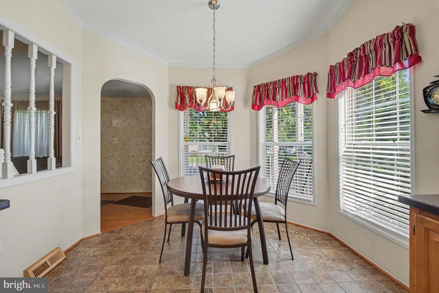 10 Juniper Court W photo 12